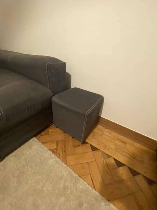 Sofá 2 Lugares + Chaise Longue + 2 Puffs - 100€