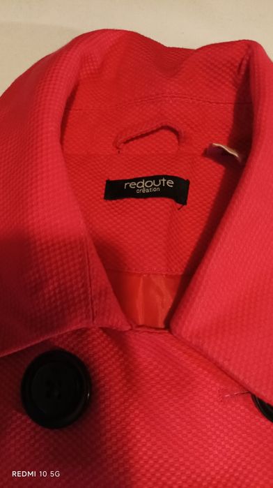 Gabardina em laranja,de marca Bershka, tamanho M