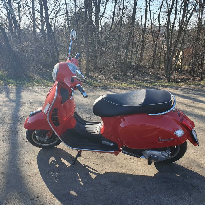 Piaggio Vespa GTS Super 125cm³  Piękna Czerwona OSA