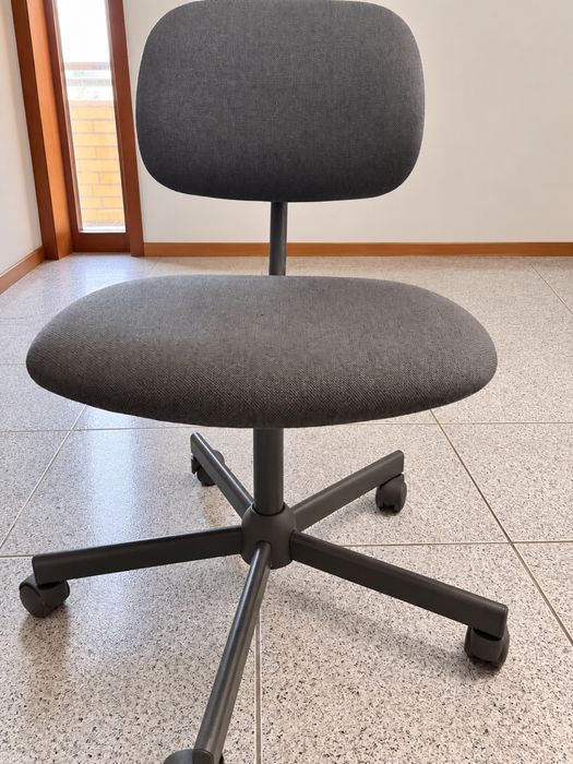 Cadeira de escritório IKEA cinzenta/preta