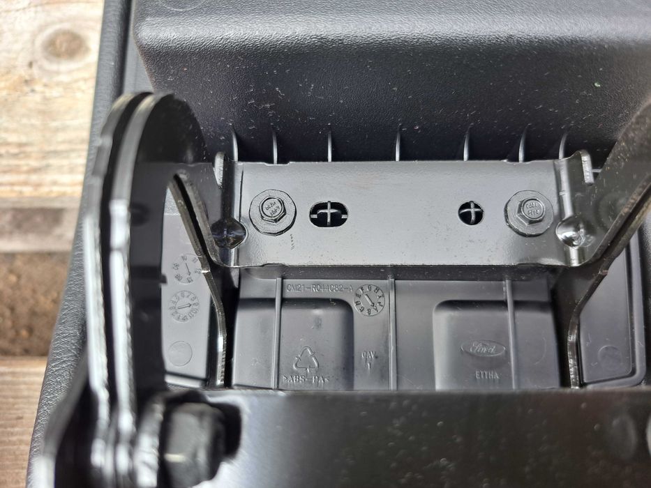 Podłokietnik Ford Mondeo Mk4 CM21-R044C82-A