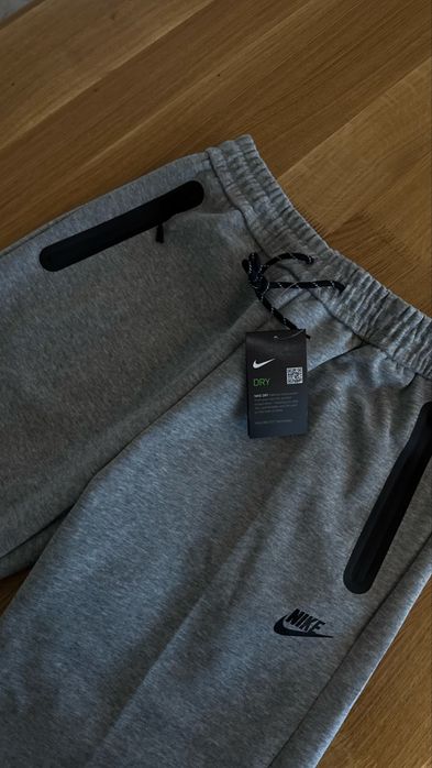 Штани Nike Tech Fleece сірого кольору