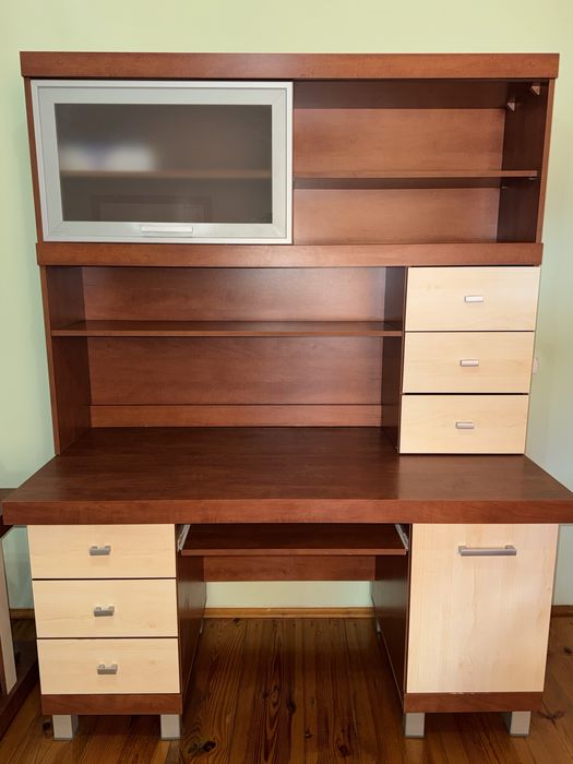 Меблі у спальню (стіл, ліжко, тумба)