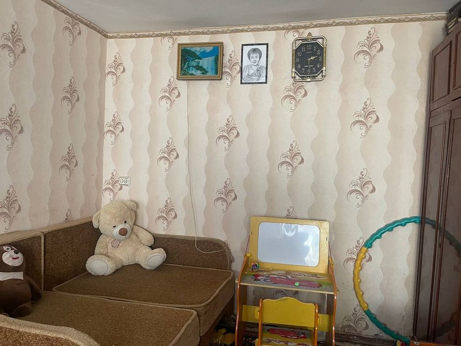 Продам 4-кімнатну квартиру з полисадником, гаражем і двором в Одесі.