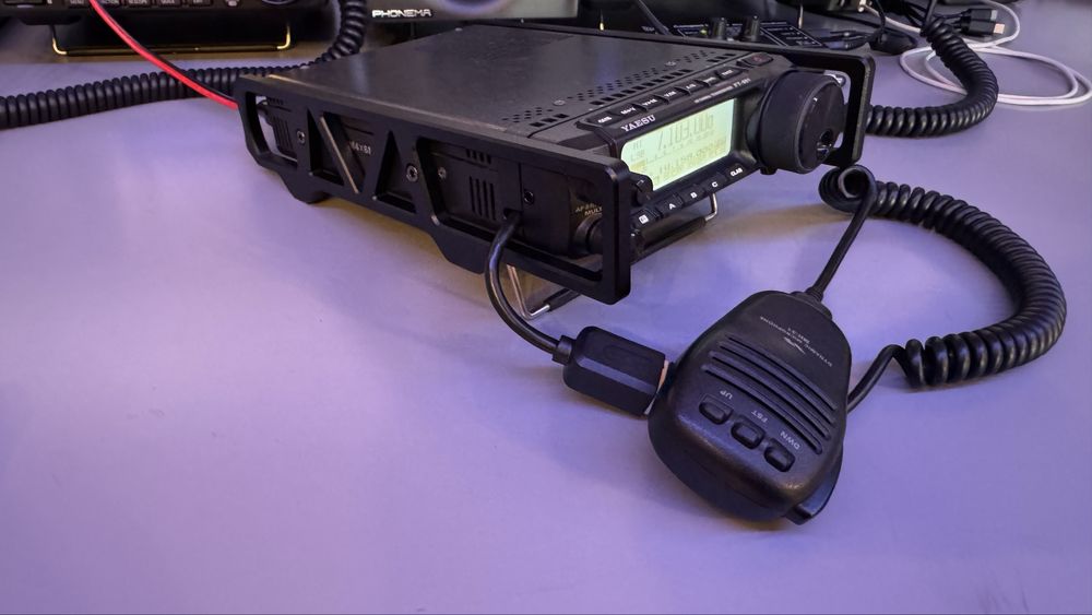Rádio amador Yaesu ft-891 com Side Rails