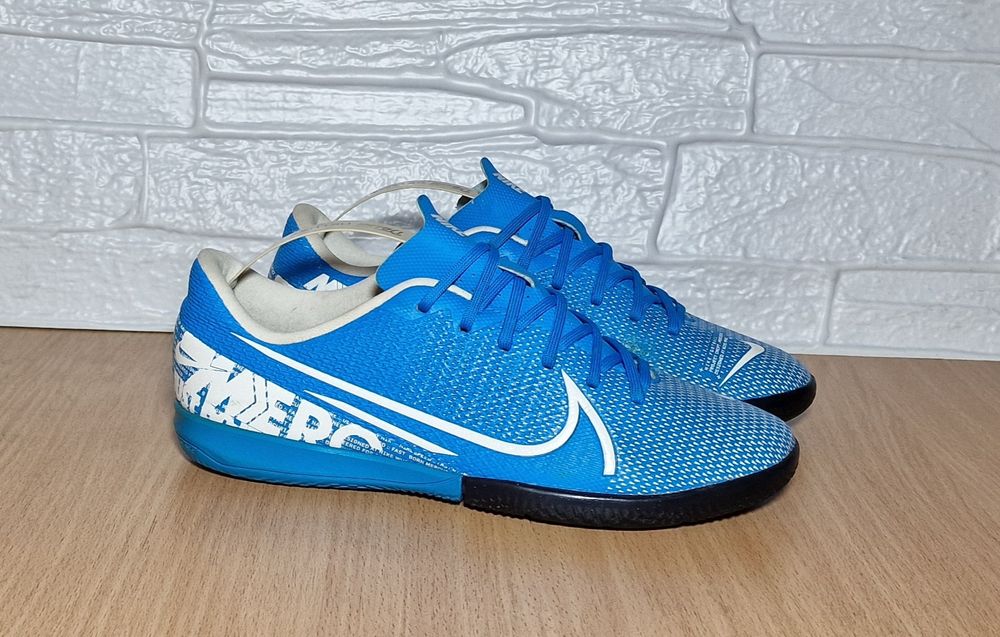 Футзалки бутсы Nike (35 размер)