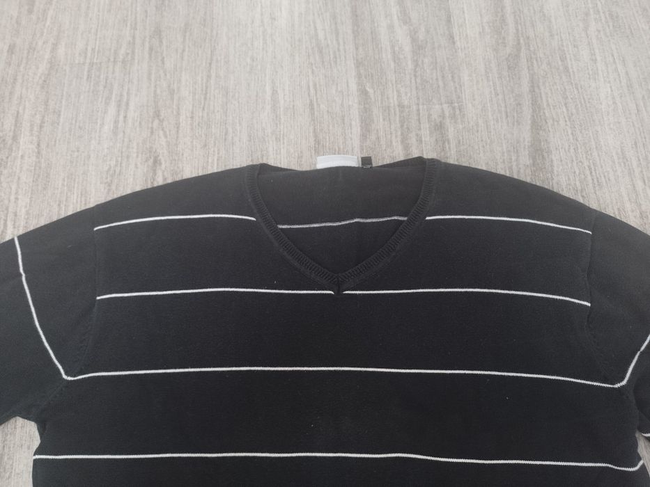 Sprzedam męski sweter rozmiar XL.