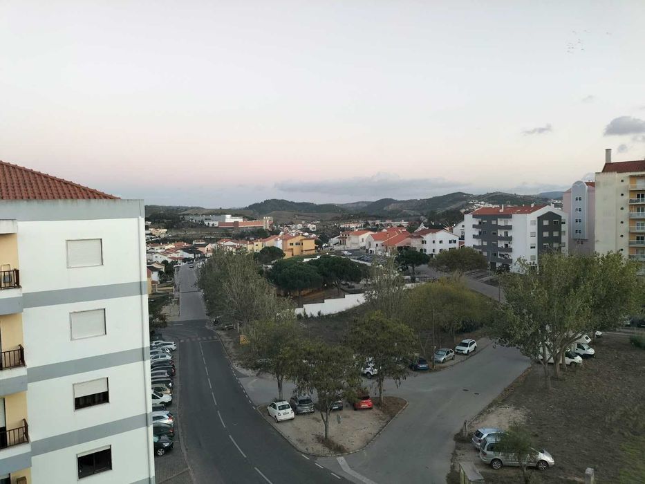T3 EM TORRES VEDRAS  Último piso com elevador e 2 lugares de garagem