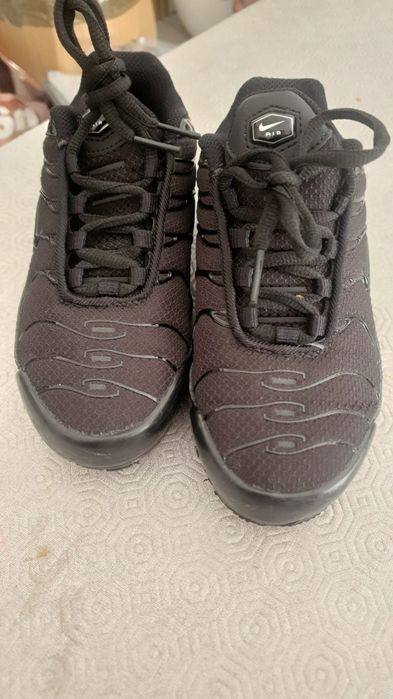 Sapatilhas/ Tenis criança TN semi novas
