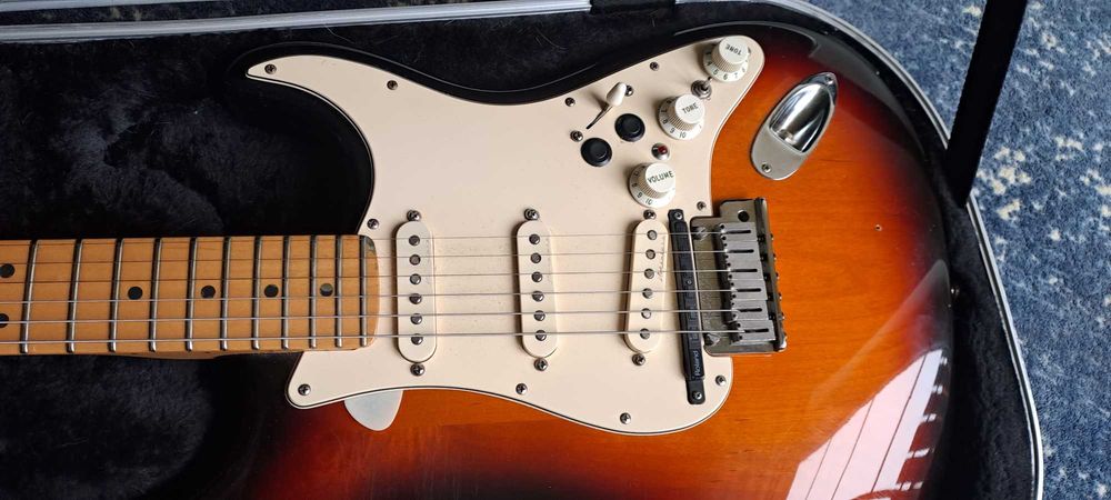 Fender Stratocaster American Standard, rocznik 2000 - z dodatkami !