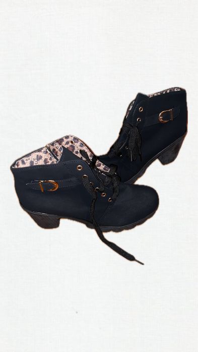 Осінні ботинки жіночі 42 розмір