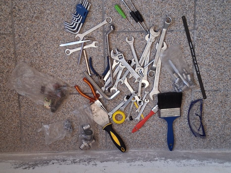 Various tools; wrenches, watchmaker's keys449117458562426884