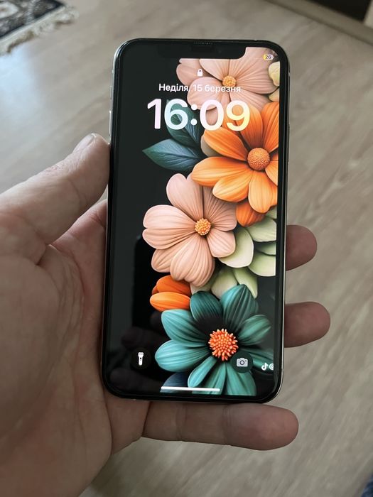 Продам Iphone XS 64gb