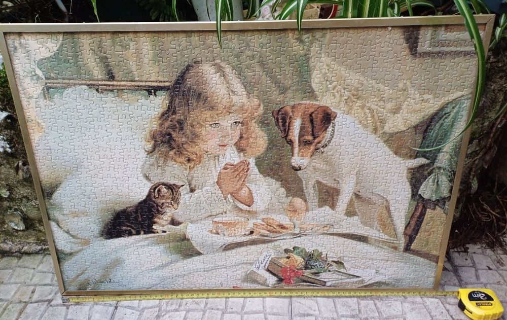 Puzzle, quadro. Menina a rezar com cão.