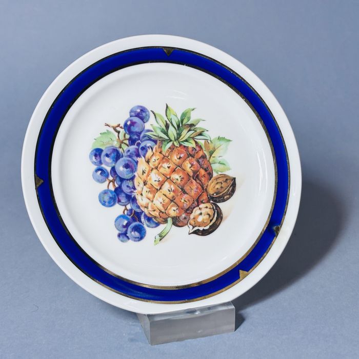 ilmenau piękny talerzyk porcelanowy owoce ananas winogrona orzechy