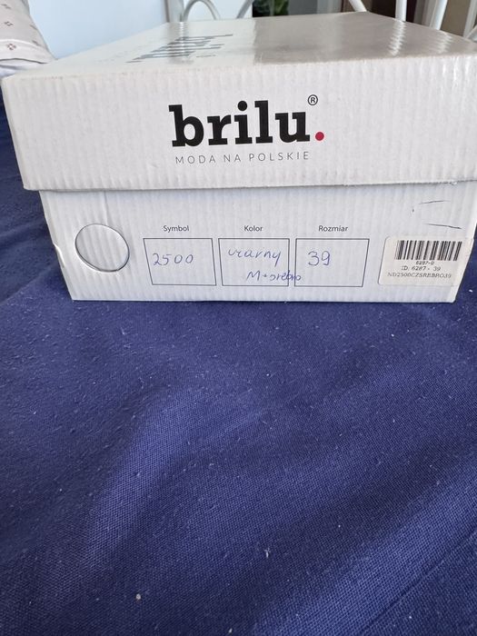 Buty na obcasie sandałki