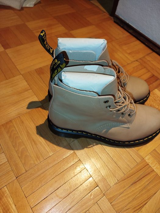 Nowe buty Dr. Martens 45 — beżowe, skóra naturalna, komplet
