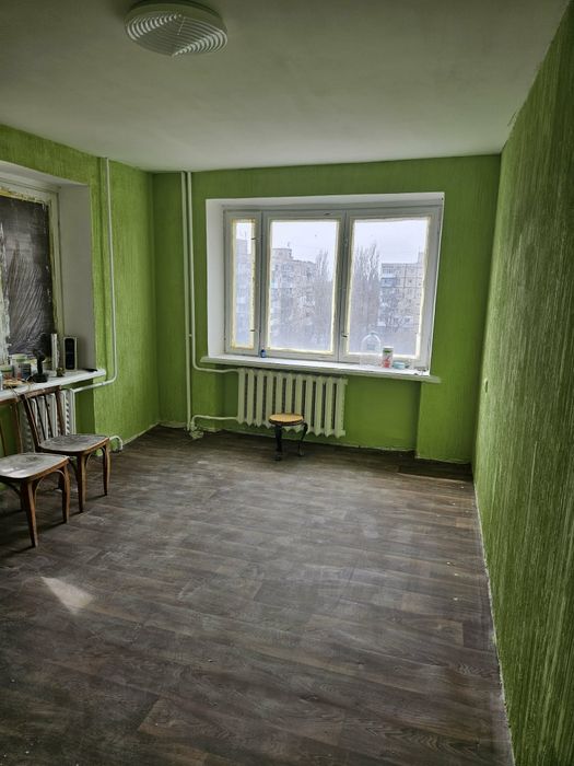 Продаю 3-кімнатну квартиру, район площі  Перемоги .