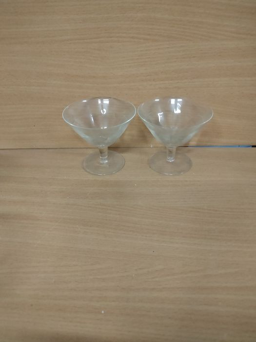 Taças antigas em vidro trabalhado.