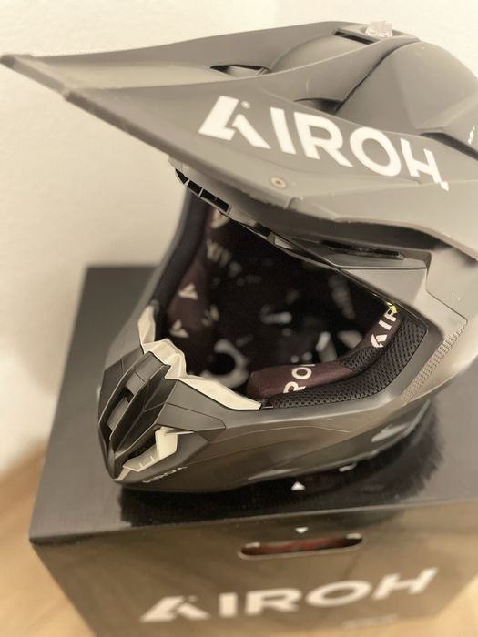 Capacete Airoh Twist 3 preto