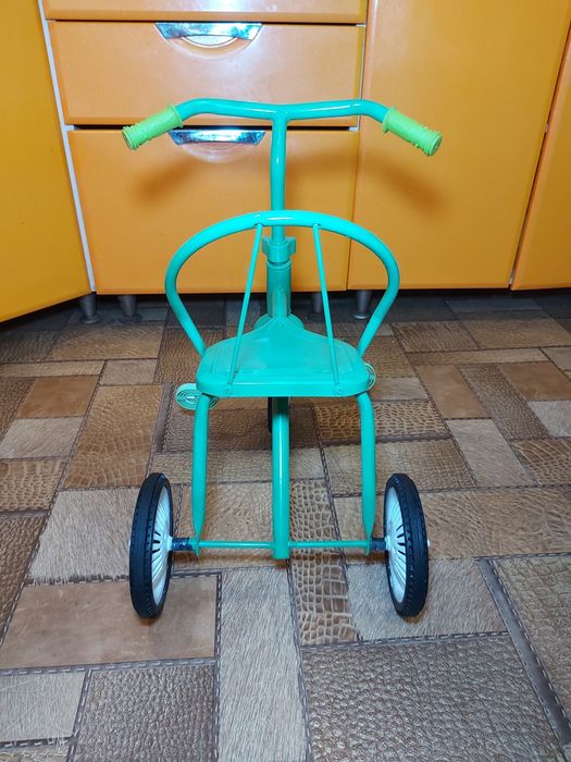 Дитячий триколісний велосипед