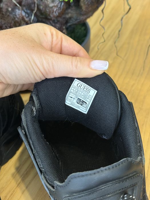 Кросівки Guess р. 35