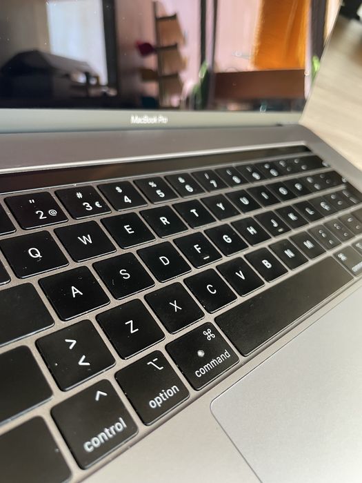 Macbook Pro 15 i9 32GB GFX 4G 500 SSD