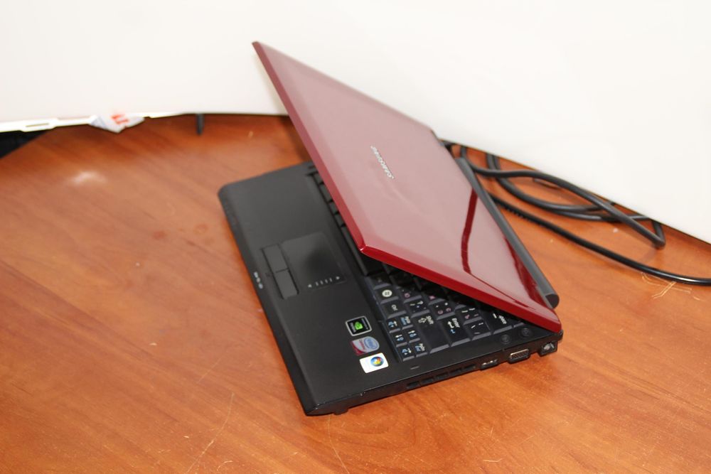 Ноутбук Samsung Q45 C2D T7250 2.0GHz/2Gb/160Gb/GeForce 8400M/12.1"