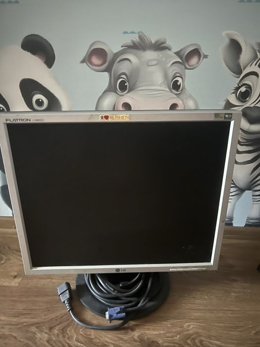 Монітор LG , Діагональ: ~19”, працює