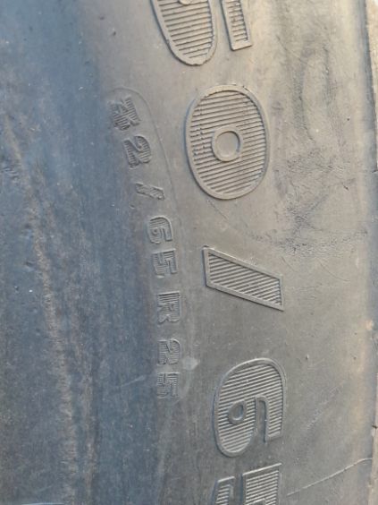 Opony 850/65r25 michelin