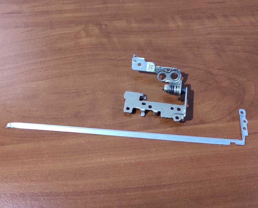 левая петля матрицы ноутбука HP 250 G6 / 255 G6 (надломана)