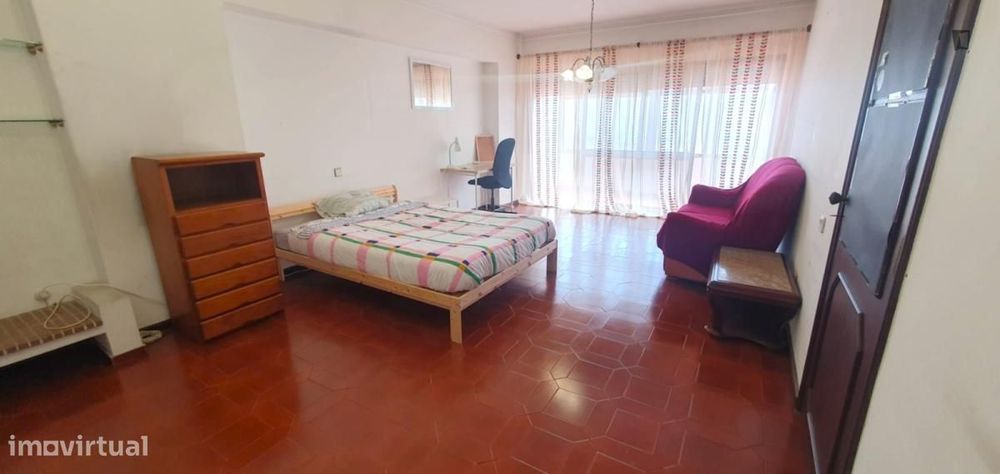 Quarto - localizado em Guimaraes