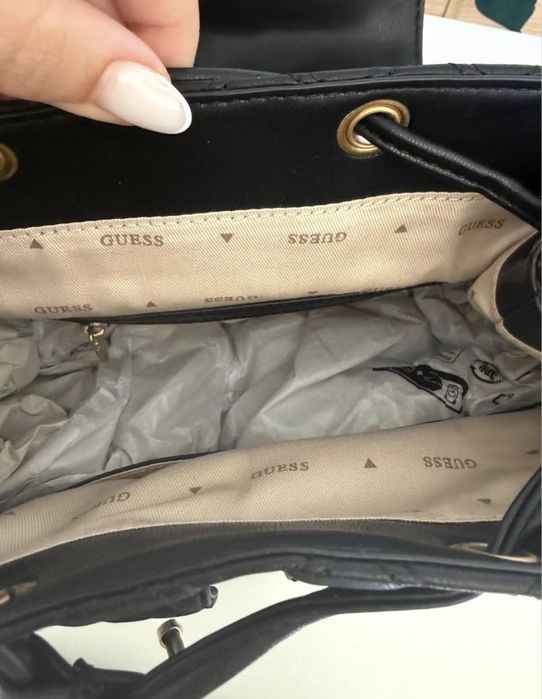 Mochila nova Guess