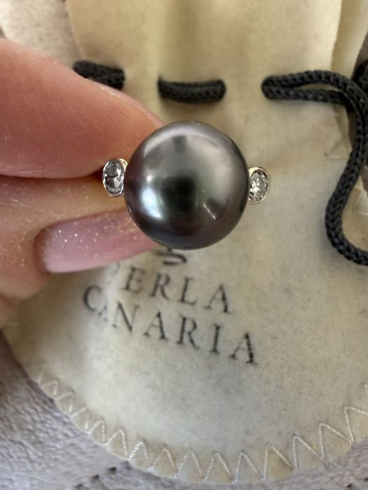 Pierścionek z dużą perłą Tahiti i diamentami