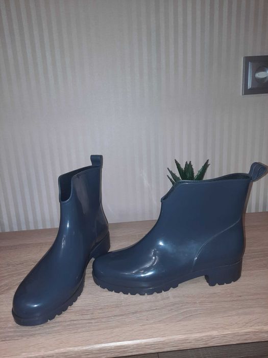 Продам резинові жіночі чоботи