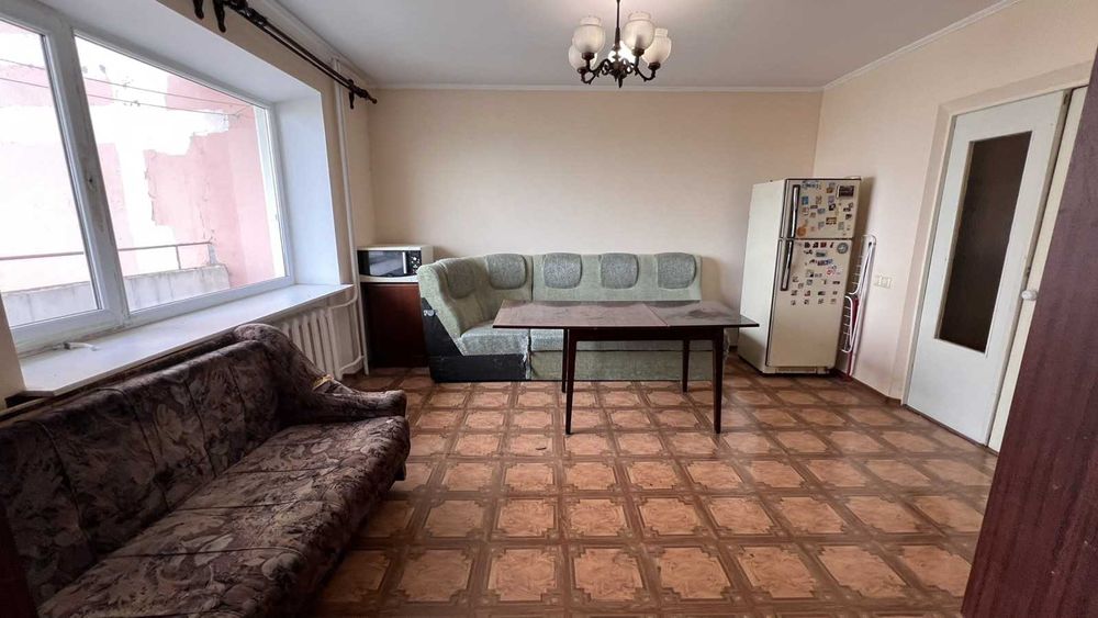 Продам 2к. квартиру 71м2 с большой кухней-студией в г.Черноморске