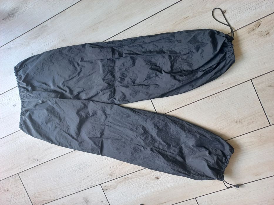 Młodzieżowe spodnie szerokie czarne rozmiar XS/S