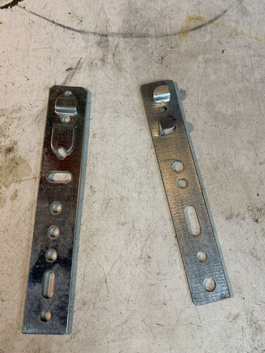 Анкерні пластини кріплення М/П вікна REHAU