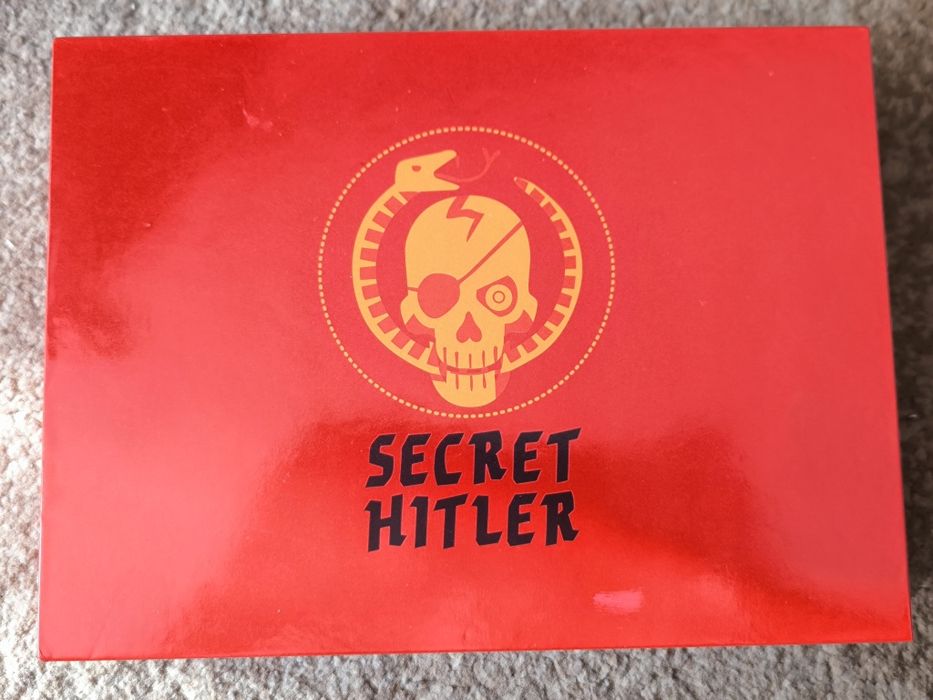 Настільна гра для компанії Secret Hilter