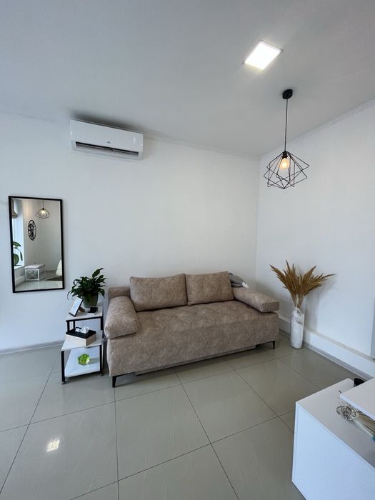 Гарний диван