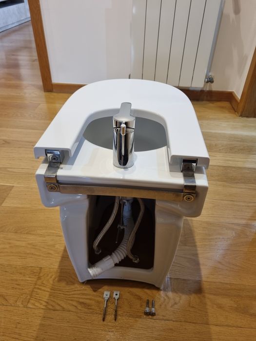 Bidé Miredian, com tampa e Torneira