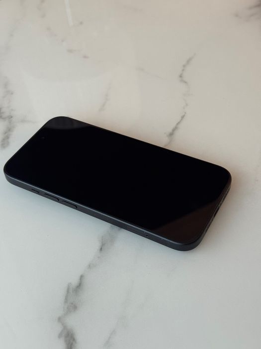 iPhone 15 128GB 88% + AirPods 4 zestaw