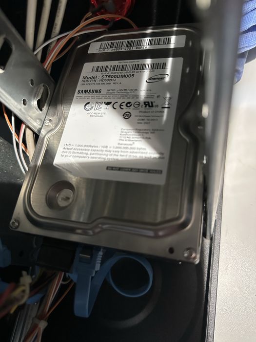 Продажа старого пк , добре працює на 7 вінді , також монітор і колонки