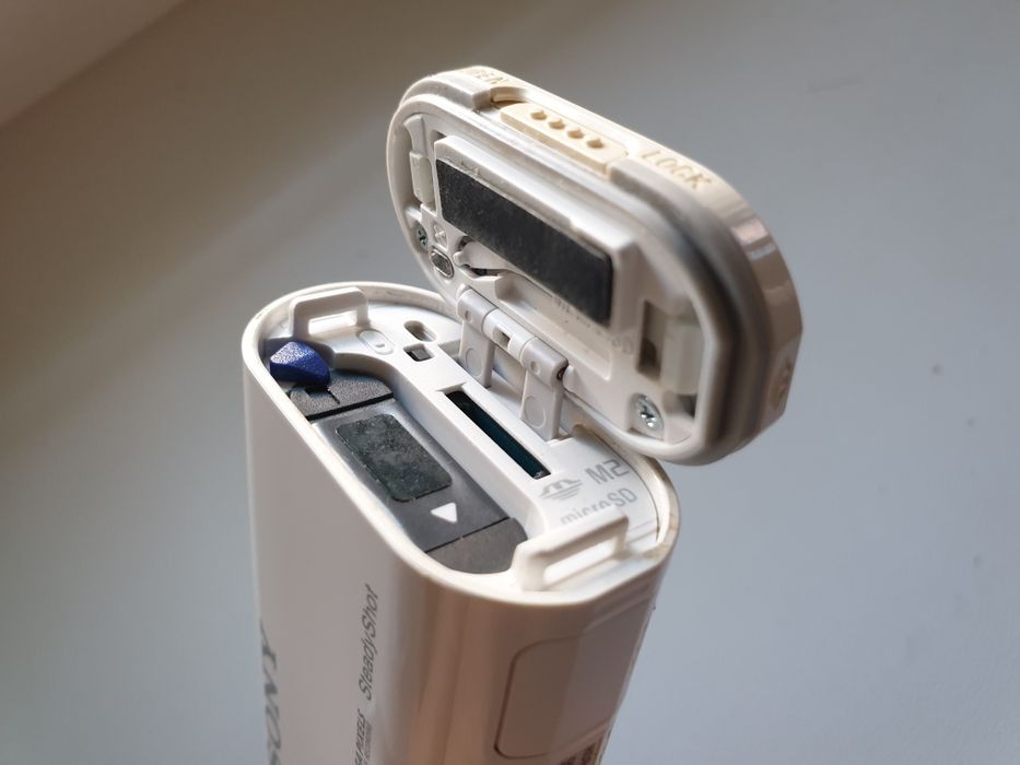 Екшн-камера Sony HDR-AS100V + комплект аксесуарів