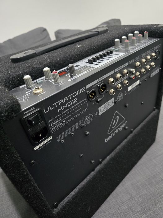 Amplificador de instrumentos Behringer Ultratone kxd12. 600w bi-a
