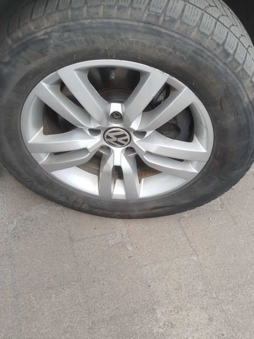 автомобіль фрльцваген тігуан