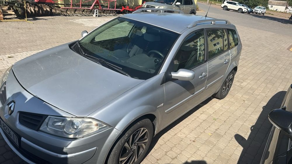 Машина Renault Megan