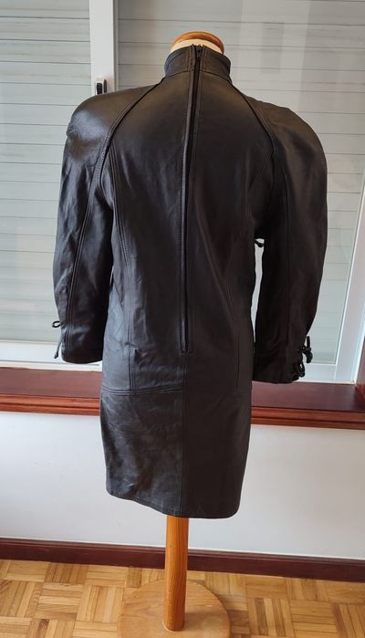 Vestido motard em pele genuína M. Helena

- Com fecho 
- Ajustável 
-