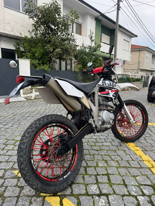 AJP PR3 125cc Carta de Carro