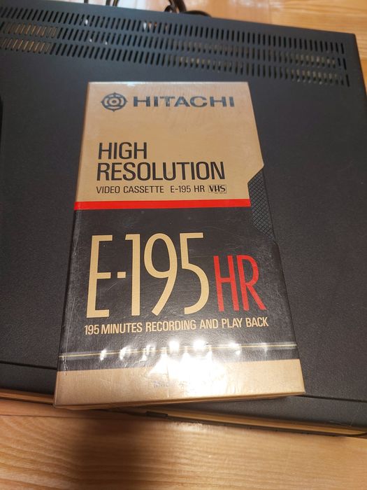 Відеомагнітофон HITACHI VT - P75